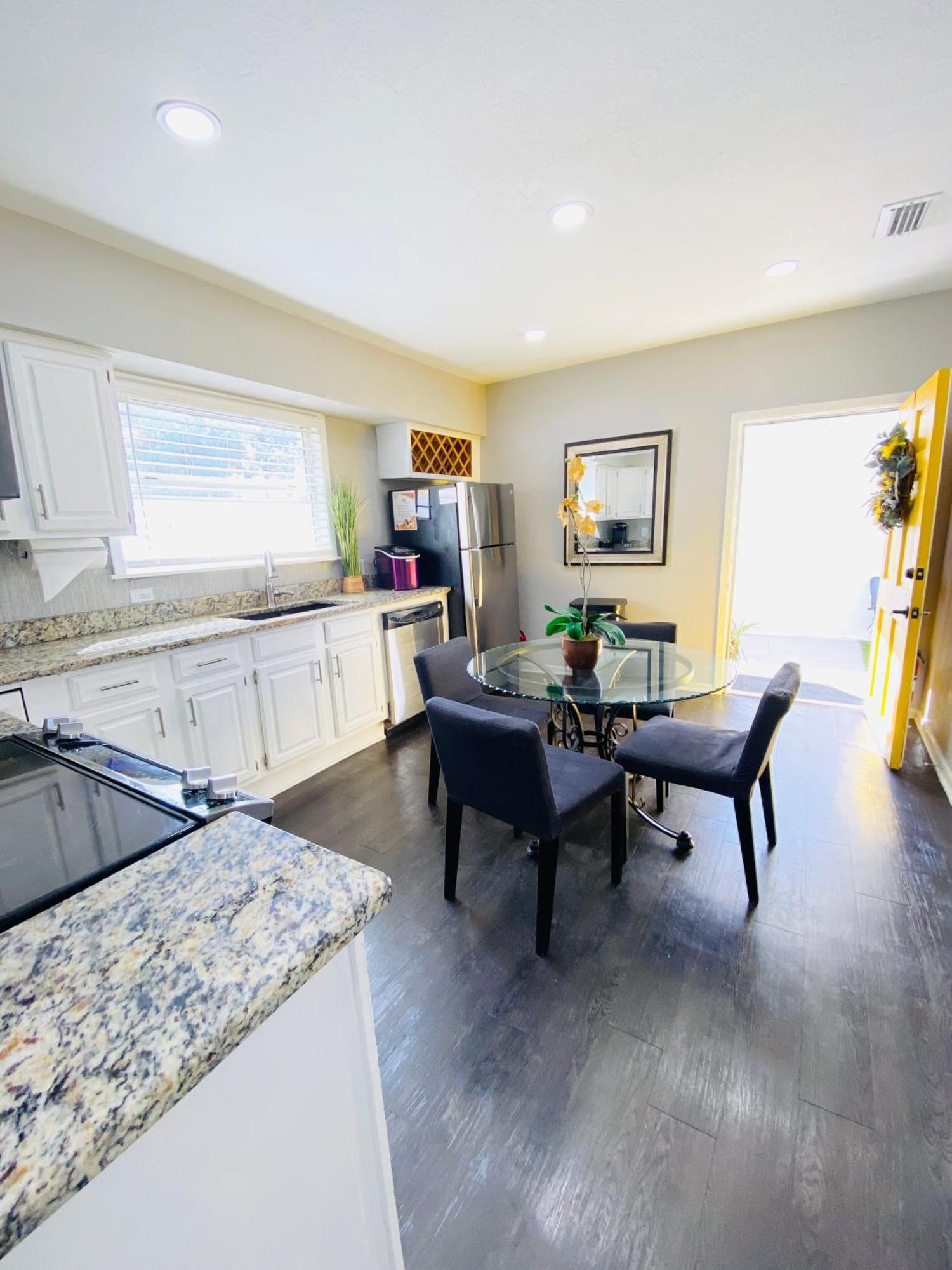 No Ho Yellow Door Bungalow Tampa Zewnętrze zdjęcie